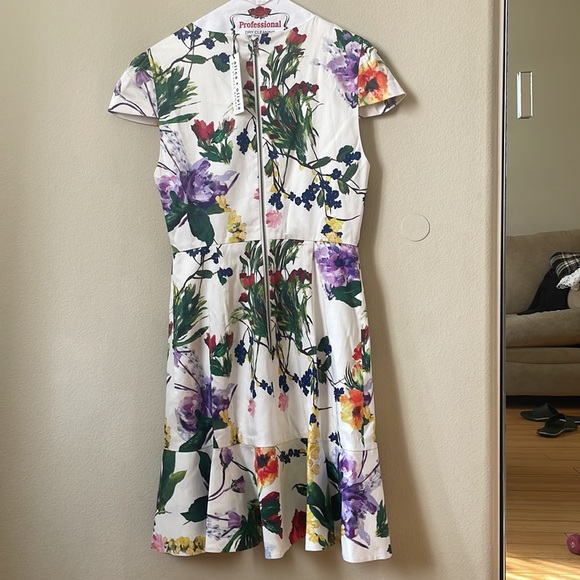 NWT Alice And Olivia Kirby Wildflower Ruffle Floral Dress New with Tags size 4 - Picture 6 of 7